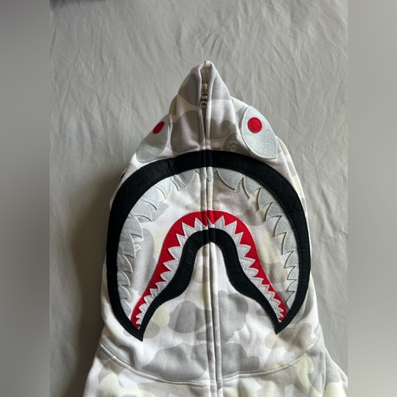 New BAPE City Camo Shark Full Zip Hoodie White Size Medium **Glows in the Dark** - Picture 6 of 9